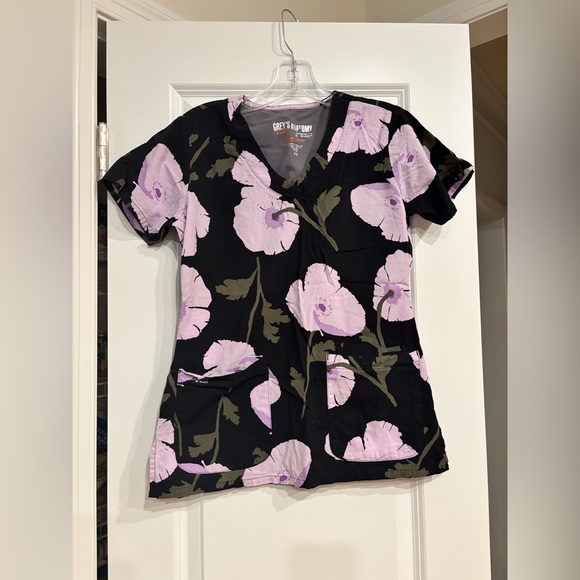 Grey’s Anatomy Scrub Top and Bottoms Bundle - Picture 4 of 7